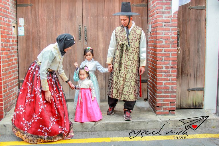 Zyzool, Mira, Ayra dan Afya di Bukchon Hanok Village, Seoul